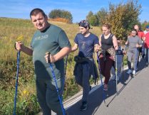 Więcej o: Jesiennym szlakiem Izdebek – wspólna przygoda z nordic walking